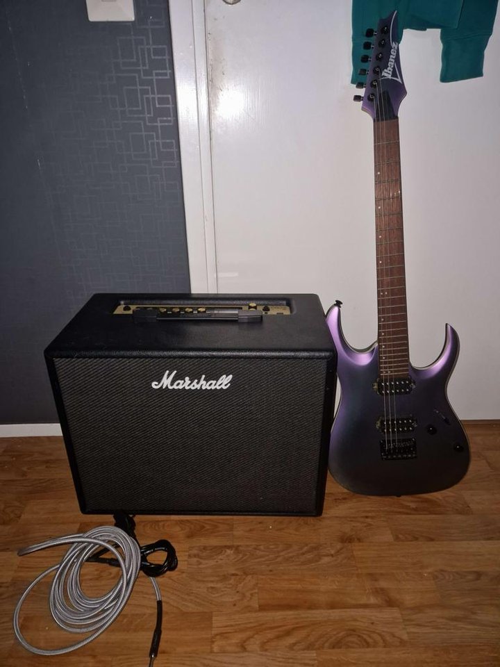 Elgitarr + Gitarrförstärkare 