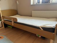 Barnsäng och madrass från Flexa