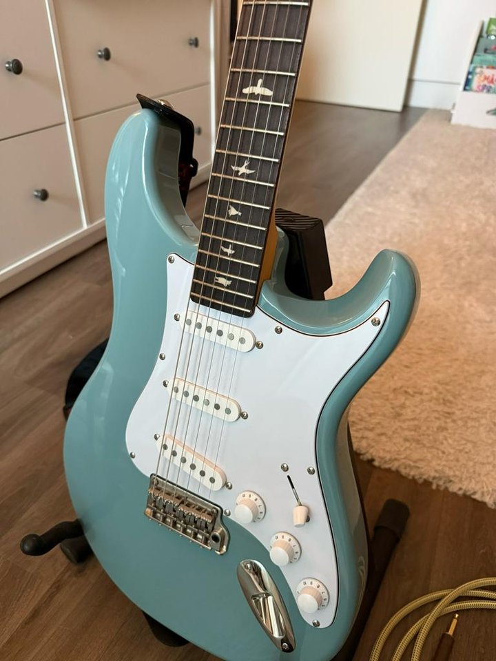 PRS SE Silver Sky