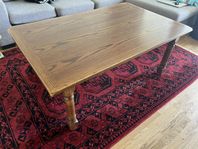 Äldre stabilt soffbord ca135*85cm 