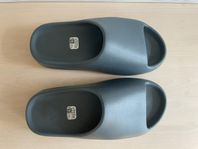 yeezy slides