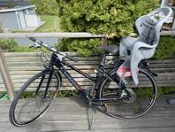 Damcyckel med barnsits 