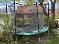 Studsmatta skänkes
