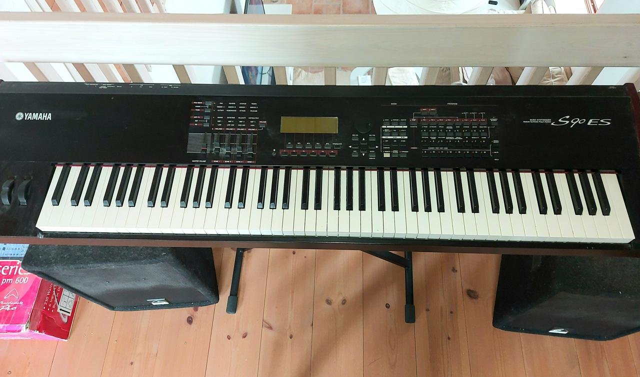 Professionell Synthesizer YAM...