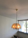 Lampa, vardagsrum, kök