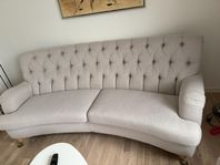 Stilfull soffgrupp i klassisk design. 