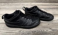 Nike sneakers storlek 34