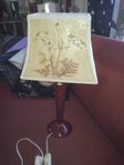 Vacker bordslampa 