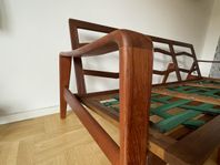 Elegant designsoffa i solid teak Arne Wahl Iversen