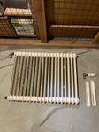 Radiator vattenburet med termostat och upphängning