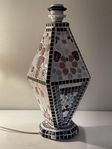 Stor vintage bordslampa i keramik/ mosaik i fint skick. 