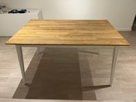 Rowico matbord 140 cm (+2x50 cm iläggsskivor)