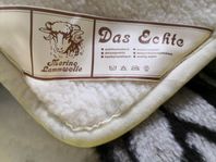 Merino Lammulls Täcke med kattmotiv  