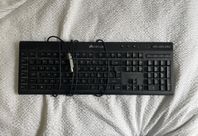 Corsair K55 keyboard och Logitech G402 combo deal 