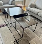 Soffbord från Mio – marmormönstrat glas & svart metall