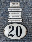 Emaljskyltar.