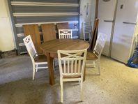 Ekbord  med fyra stolar