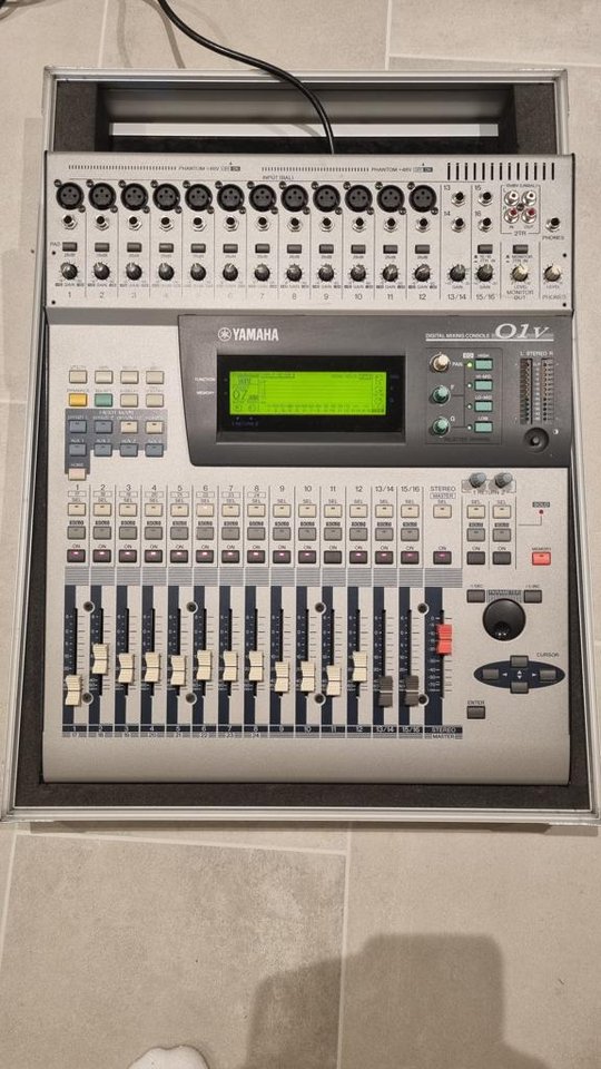 Yamaha 01v plus lite extra