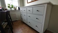 HEMNES byrå med 8 lådor