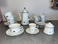 Liten servis med kaffe- och tekoppar