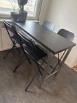 Trendigt bord med 4 snygga stolar 