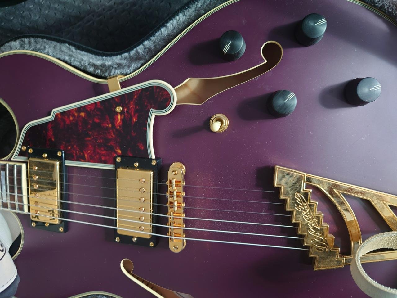 D'Angelico Deluxe DC med flig...
