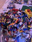 Blandat Lego och många halvfärdiga projekt