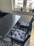 Matbord och 2 stolar