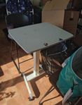 Ergonomiskt höj och sänkbart vitt skrivbord 