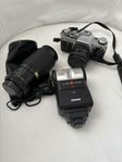 Canon AE-1 med 2 objektiv och blixt