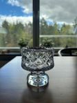 Åfors kristallskål på fot av Bertil Vallien