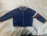 Dubbelsidig barnjacka från Tommy Hilfiger