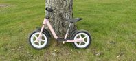 Rosa balans cykel 