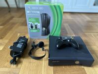 Xbox 360 Slim med tillbehör