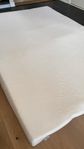 Madrass som formar sig efter kroppen 200x140x9