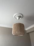 Beige lampa taklampa