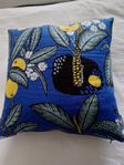 Kudde + duk Firma Svenskt Tenn design Josef Frank 