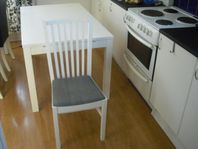 Köksbord med 4 Stolar