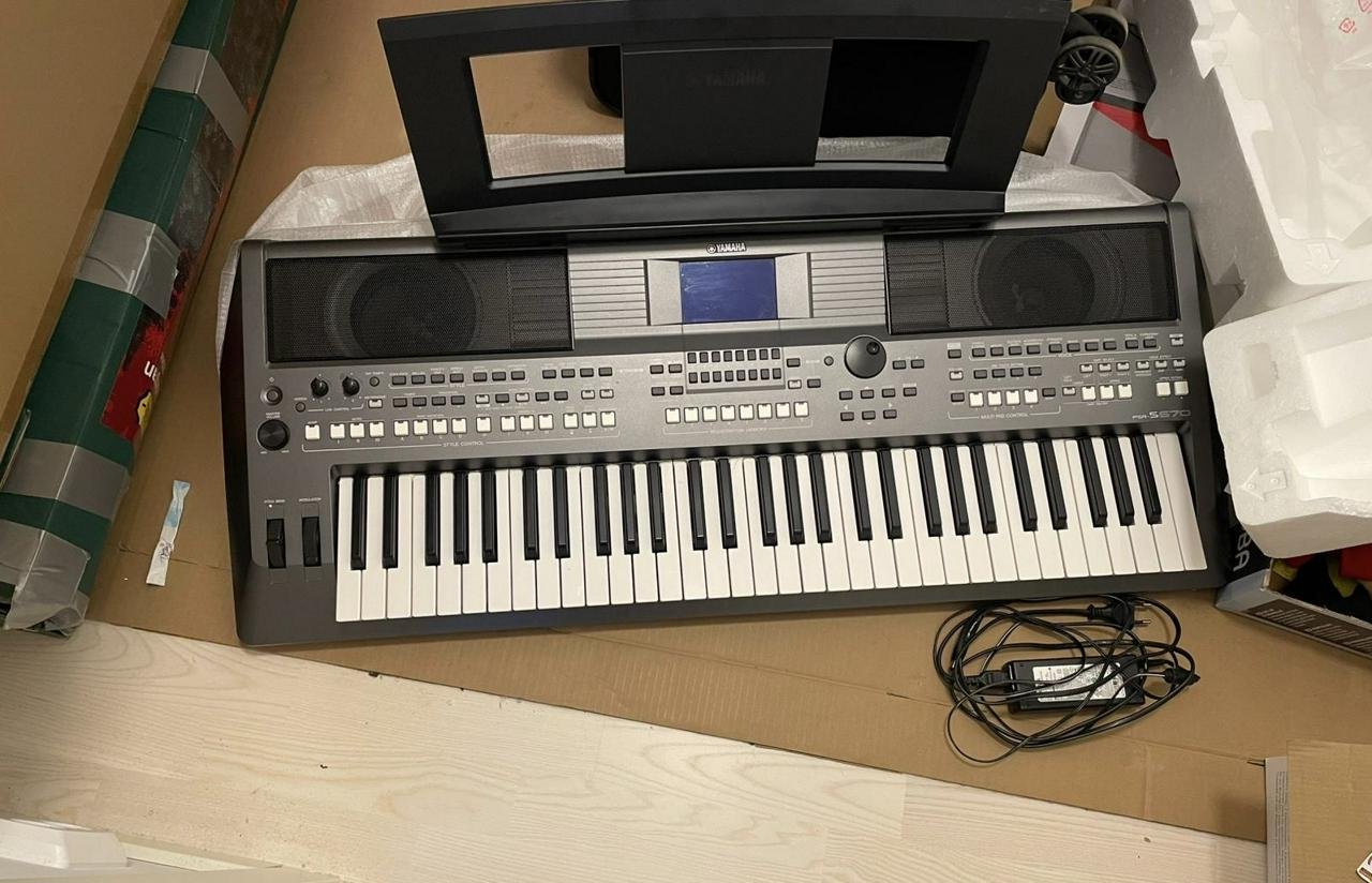 Yamaha PSR-S670 Digital Arran...