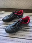 Fotbollsskor stl 34
