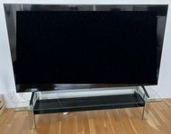 LG 75" TV med bänk