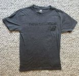 Jättefin grå T-shirt märke New Balance stl S