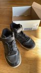 TRADERA waterproof winder sneaker (size 27)