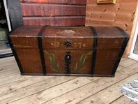 Vacker allmogekista från 1837