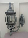 vägglampa i gammaldags stil