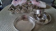 1 set servettringar & glasunderlägg i nysilver