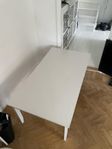 vitt träbord 