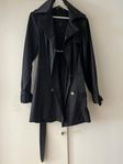 Trenchcoat Gant, svart stl M i mycket fint skick 