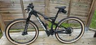 Mountainbike 29" kolfiber - heldämpad