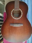 Art & Lutherie Folk Antique Burst Ceder Q1 